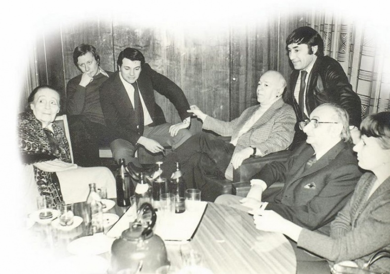 Иллюстрация к книге — Опережая некролог [i_004.jpg]