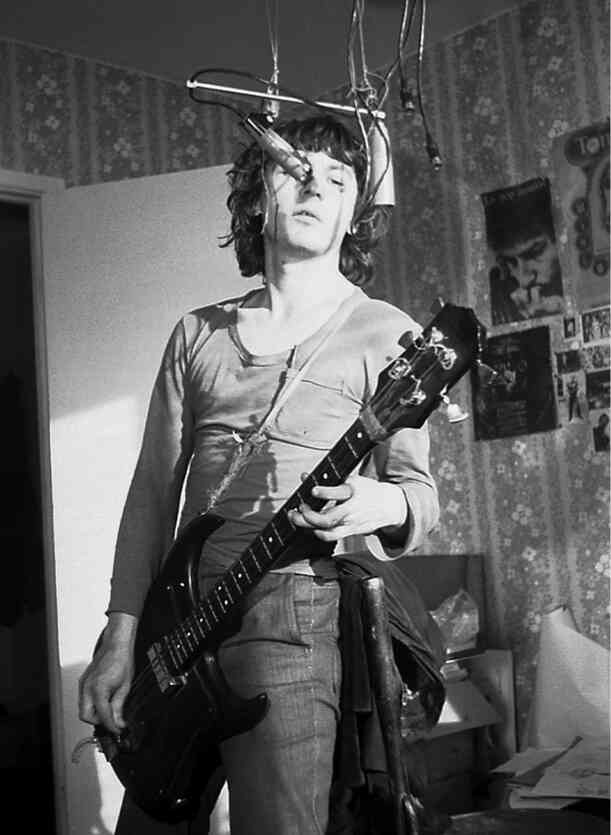 Иллюстрация к книге — Майк Науменко. Бегство из зоопарка [i_023.jpg]