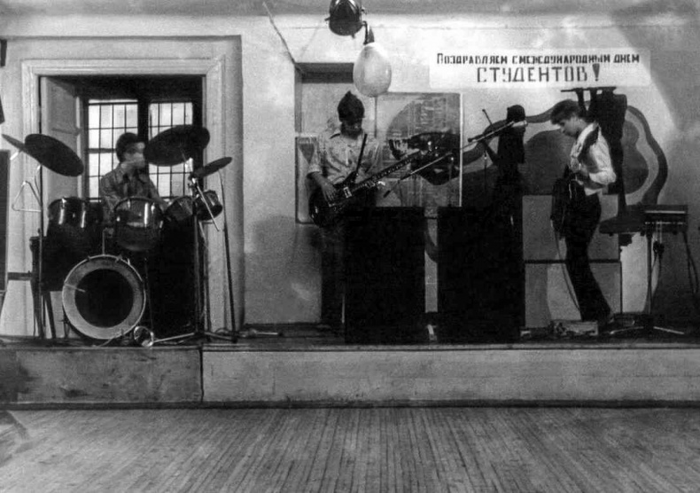 Иллюстрация к книге — Майк Науменко. Бегство из зоопарка [i_082.jpg]