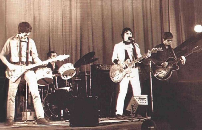 Иллюстрация к книге — Майк Науменко. Бегство из зоопарка [i_091.jpg]