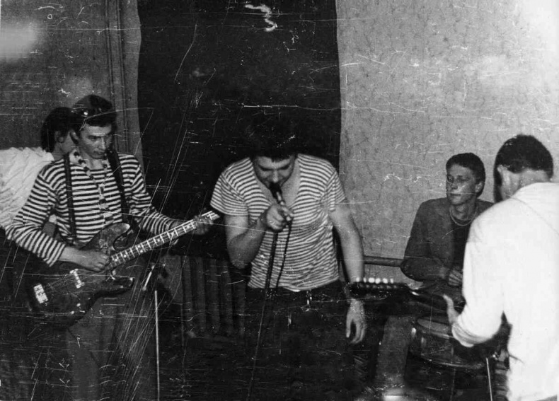 Иллюстрация к книге — Майк Науменко. Бегство из зоопарка [i_097.jpg]