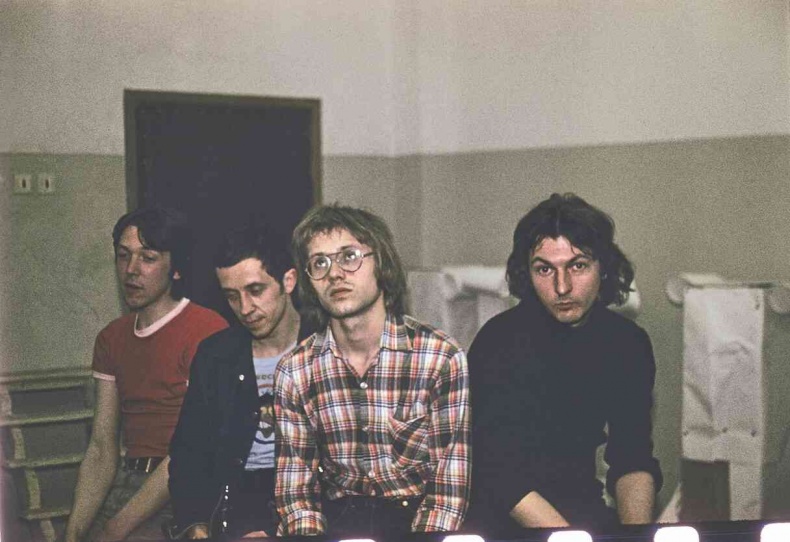 Иллюстрация к книге — Майк Науменко. Бегство из зоопарка [i_119.jpg]