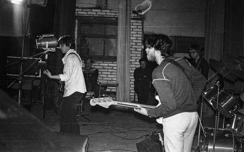 Иллюстрация к книге — Майк Науменко. Бегство из зоопарка [i_141.jpg]