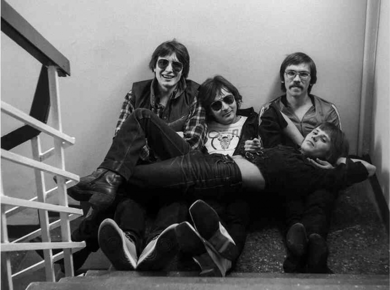 Иллюстрация к книге — Майк Науменко. Бегство из зоопарка [i_168.jpg]