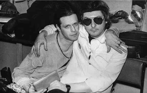 Иллюстрация к книге — Майк Науменко. Бегство из зоопарка [i_195.jpg]