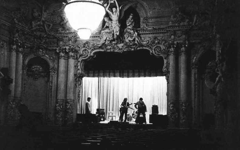 Иллюстрация к книге — Майк Науменко. Бегство из зоопарка [i_212.jpg]