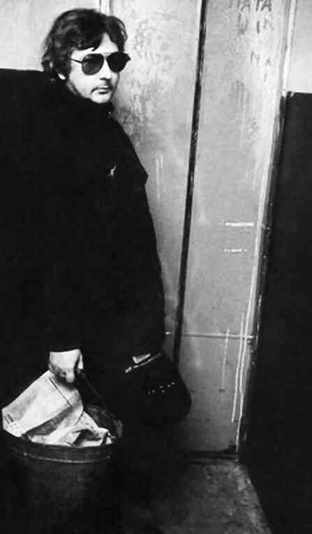 Иллюстрация к книге — Майк Науменко. Бегство из зоопарка [i_216.jpg]