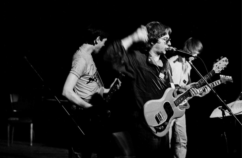 Иллюстрация к книге — Майк Науменко. Бегство из зоопарка [i_222.jpg]