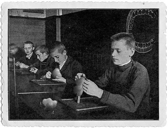 Иллюстрация к книге — Путь избавления. Школа странных детей [i_050.jpg]