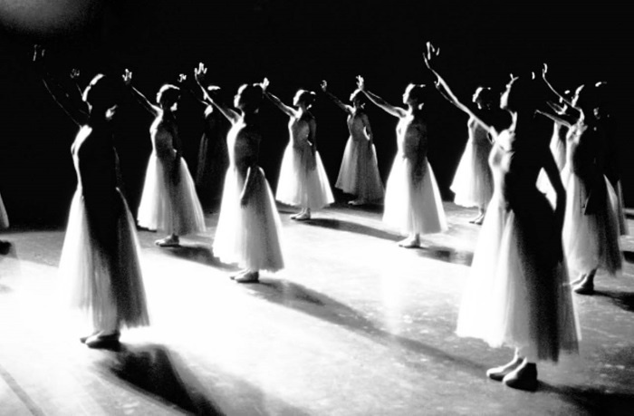 Иллюстрация к книге — История балета. Ангелы Аполлона [i_049.jpg]