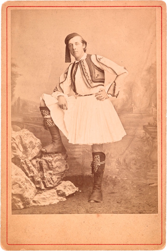 Иллюстрация к книге — Портрет мужчины в красном [i_010.jpg]