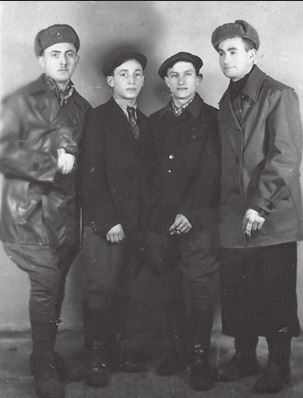 Иллюстрация к книге — Собибор. Взгляд по обе стороны колючей проволоки [i_011.jpg]