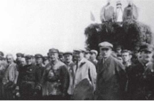 Иллюстрация к книге — Заговор «красных маршалов». Тухачевский против Сталина [i_021.jpg]