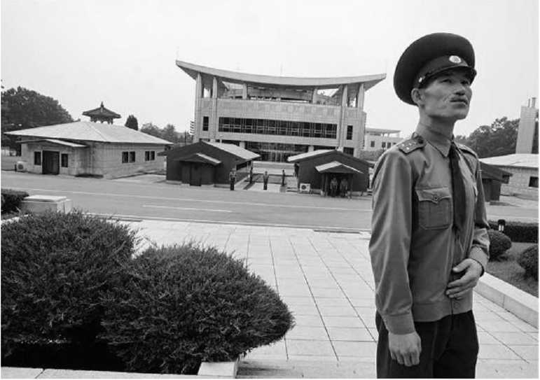 Иллюстрация к книге — Предатель в Северной Корее. Гид по самой зловещей стране планеты [i_041.jpg]