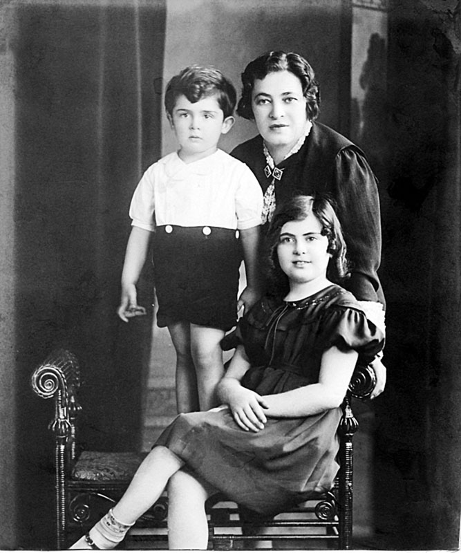 Иллюстрация к книге — Как я стал собой. Воспоминания [i_001.jpg]