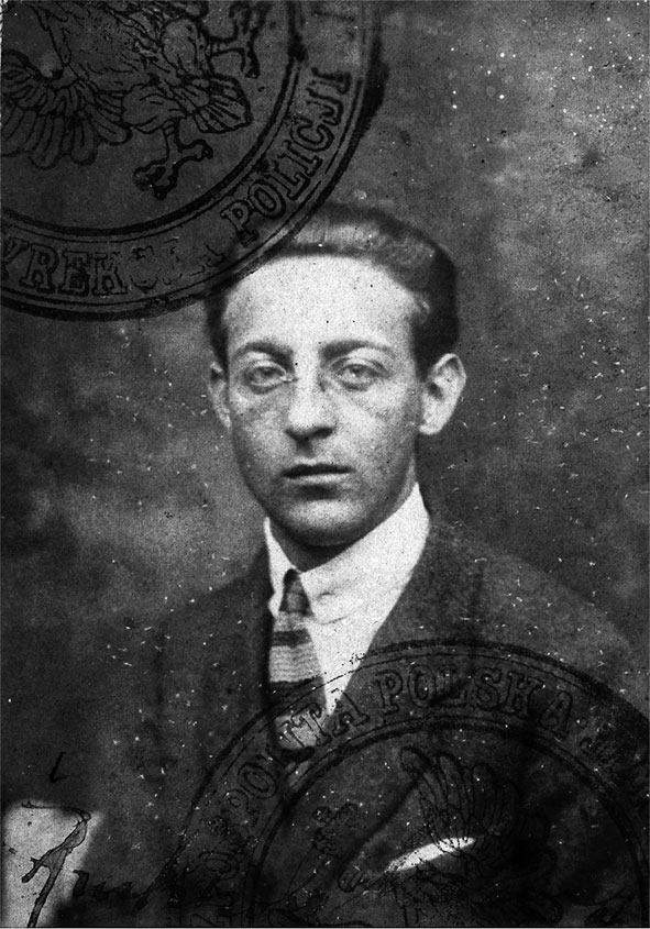 Иллюстрация к книге — Восточно-западная улица. Происхождение терминов ГЕНОЦИД и ПРЕСТУПЛЕНИЕ ПРОТИВ ЧЕЛОВЕЧЕСТВА [i_008.jpg]