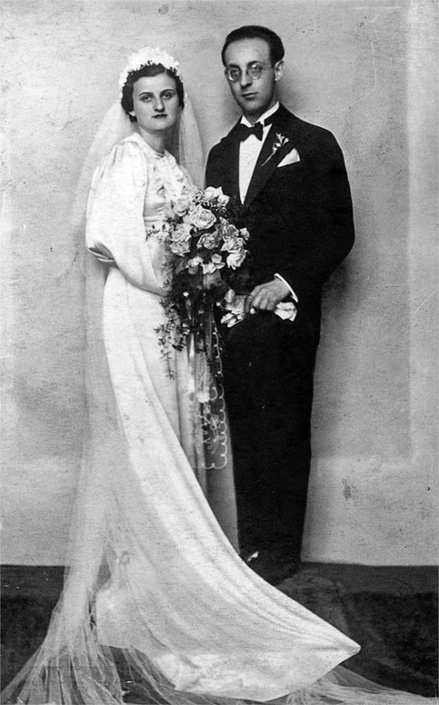 Иллюстрация к книге — Восточно-западная улица. Происхождение терминов ГЕНОЦИД и ПРЕСТУПЛЕНИЕ ПРОТИВ ЧЕЛОВЕЧЕСТВА [i_012.jpg]