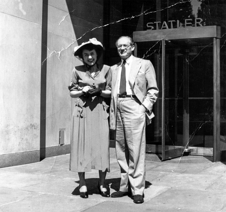 Иллюстрация к книге — Восточно-западная улица. Происхождение терминов ГЕНОЦИД и ПРЕСТУПЛЕНИЕ ПРОТИВ ЧЕЛОВЕЧЕСТВА [i_038.jpg]