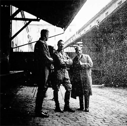 Иллюстрация к книге — Восточно-западная улица. Происхождение терминов ГЕНОЦИД и ПРЕСТУПЛЕНИЕ ПРОТИВ ЧЕЛОВЕЧЕСТВА [i_052.jpg]