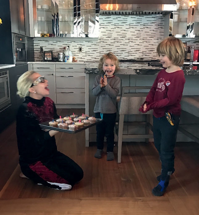 Иллюстрация к книге — Я – Элтон Джон. Вечеринка длиной в жизнь [_00057.jpg]