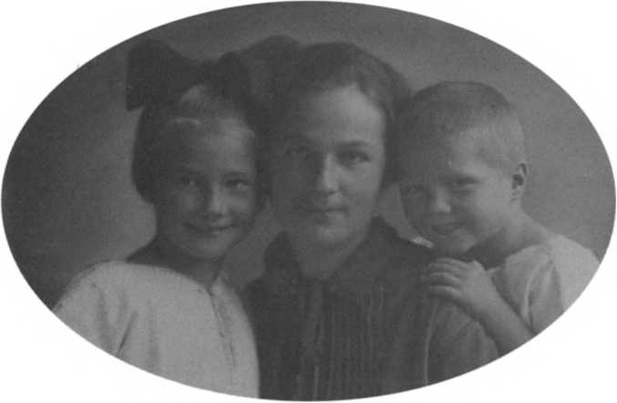 Иллюстрация к книге — Без протокола: невыдуманные истории рассказывают дипломат Александр Богомолов и разведчик Георгий Санников [i_002.jpg]