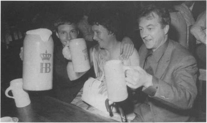 Иллюстрация к книге — Без протокола: невыдуманные истории рассказывают дипломат Александр Богомолов и разведчик Георгий Санников [i_018.jpg]