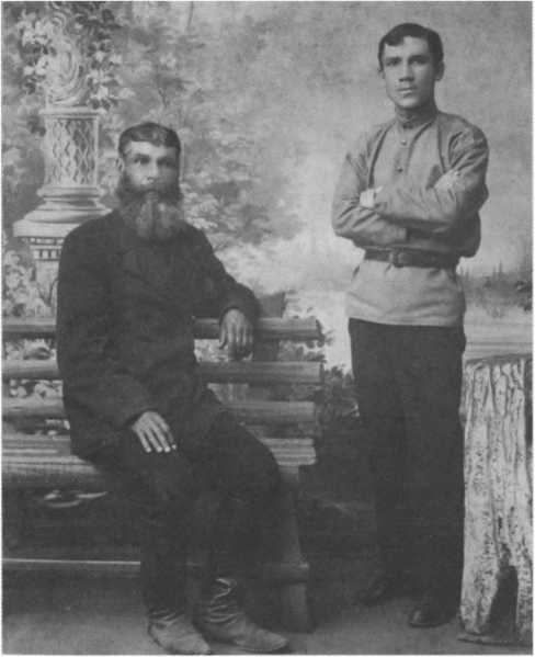 Иллюстрация к книге — Без протокола: невыдуманные истории рассказывают дипломат Александр Богомолов и разведчик Георгий Санников [i_037.jpg]