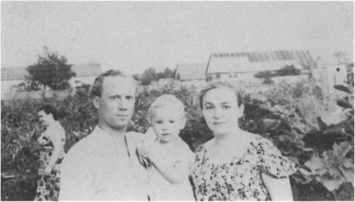 Иллюстрация к книге — Без протокола: невыдуманные истории рассказывают дипломат Александр Богомолов и разведчик Георгий Санников [i_040.jpg]