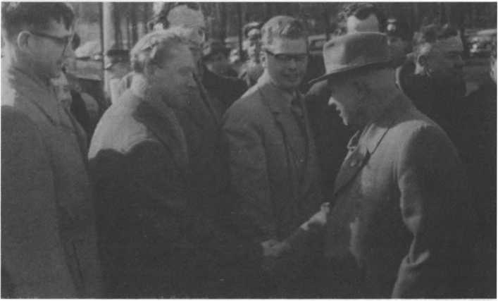 Иллюстрация к книге — Без протокола: невыдуманные истории рассказывают дипломат Александр Богомолов и разведчик Георгий Санников [i_042.jpg]