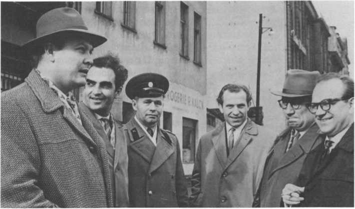 Иллюстрация к книге — Без протокола: невыдуманные истории рассказывают дипломат Александр Богомолов и разведчик Георгий Санников [i_050.jpg]