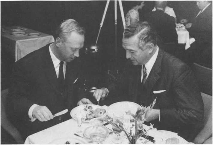 Иллюстрация к книге — Без протокола: невыдуманные истории рассказывают дипломат Александр Богомолов и разведчик Георгий Санников [i_056.jpg]