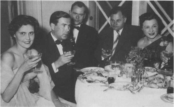 Иллюстрация к книге — Без протокола: невыдуманные истории рассказывают дипломат Александр Богомолов и разведчик Георгий Санников [i_060.jpg]