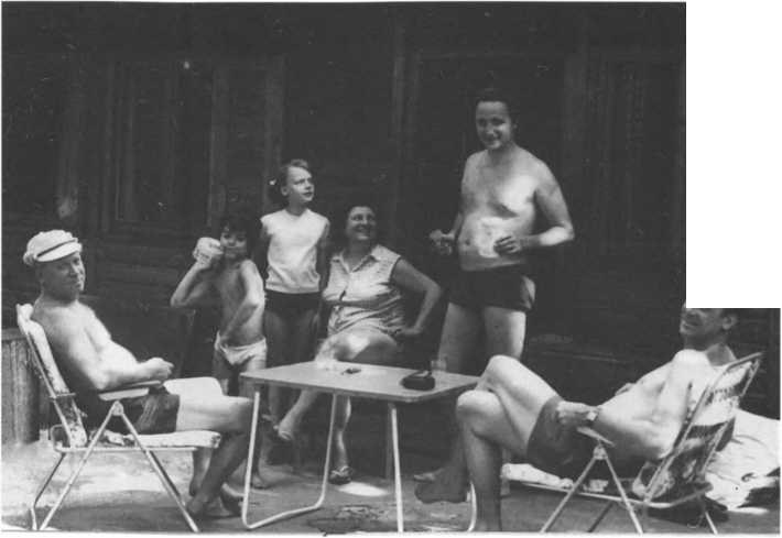 Иллюстрация к книге — Без протокола: невыдуманные истории рассказывают дипломат Александр Богомолов и разведчик Георгий Санников [i_063.jpg]