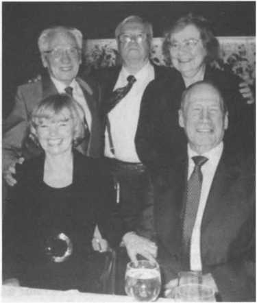 Иллюстрация к книге — Без протокола: невыдуманные истории рассказывают дипломат Александр Богомолов и разведчик Георгий Санников [i_075.jpg]