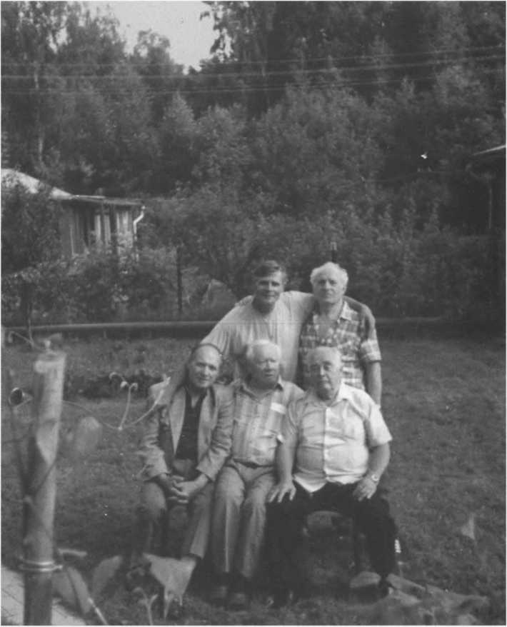 Иллюстрация к книге — Без протокола: невыдуманные истории рассказывают дипломат Александр Богомолов и разведчик Георгий Санников [i_076.jpg]