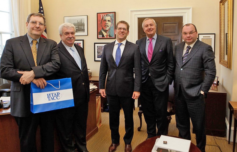 Иллюстрация к книге — Четверть века в Америке. Записки корреспондента ТАСС [i_026.jpg]