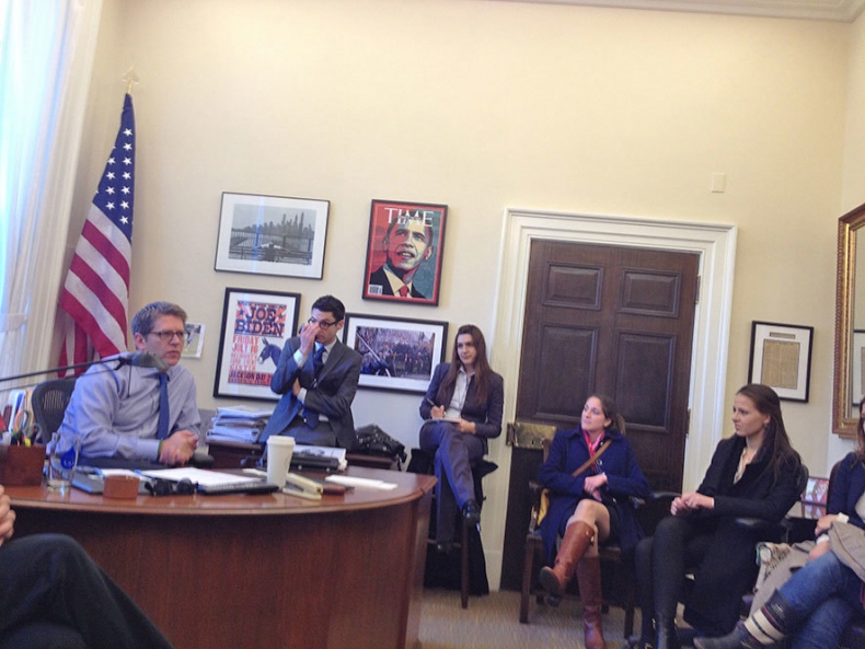 Иллюстрация к книге — Четверть века в Америке. Записки корреспондента ТАСС [i_031.jpg]