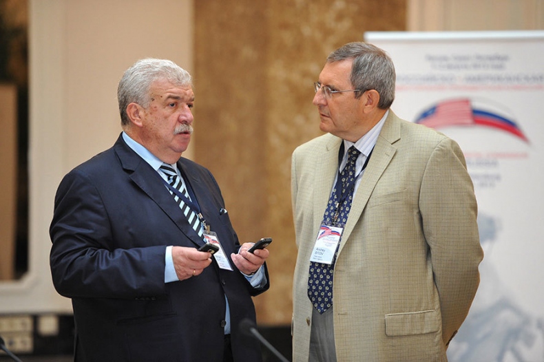 Иллюстрация к книге — Четверть века в Америке. Записки корреспондента ТАСС [i_038.jpg]