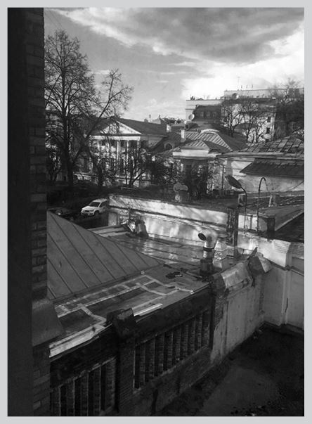 Иллюстрация к книге — Двор на Поварской [i_007.jpg]