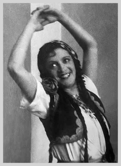 Иллюстрация к книге — Двор на Поварской [i_015.jpg]