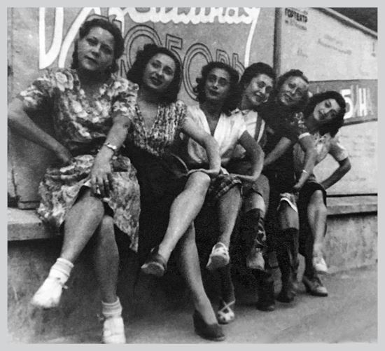 Иллюстрация к книге — Двор на Поварской [i_030.jpg]