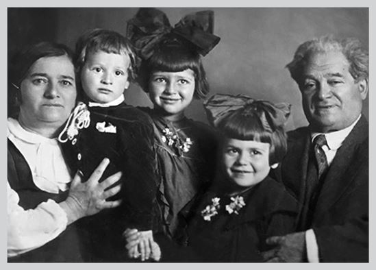 Иллюстрация к книге — Двор на Поварской [i_033.jpg]