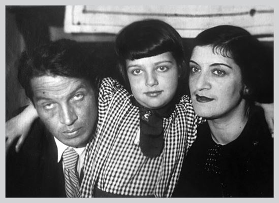 Иллюстрация к книге — Двор на Поварской [i_039.jpg]