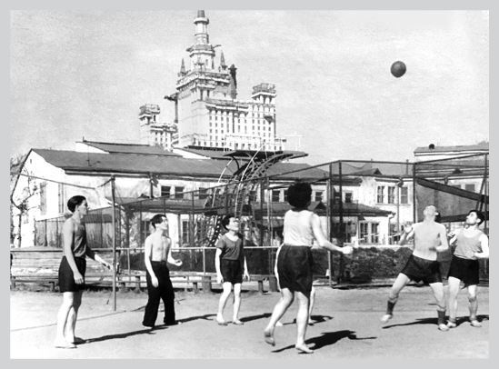 Иллюстрация к книге — Двор на Поварской [i_051.jpg]