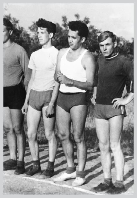 Иллюстрация к книге — Двор на Поварской [i_053.jpg]