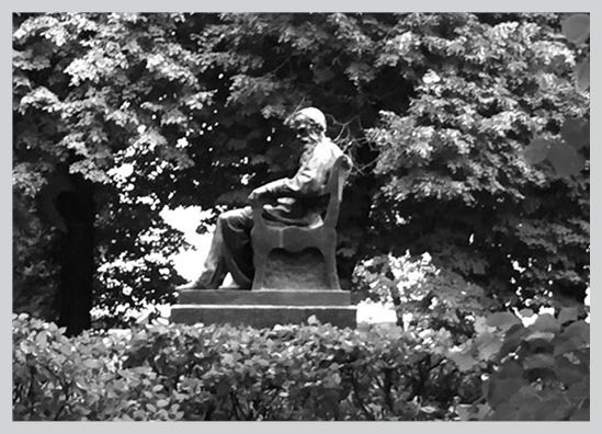 Иллюстрация к книге — Двор на Поварской [i_064.jpg]