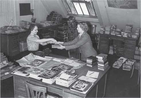 Иллюстрация к книге — Библиотека в Париже [i_003.jpg]