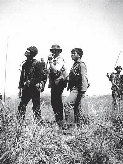 Иллюстрация к книге — Вдова-шпионка. Как работа в ЦРУ привела меня из джунглей Лаоса в московскую тюрьму [i_008.jpg]