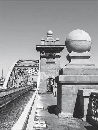 Иллюстрация к книге — Вдова-шпионка. Как работа в ЦРУ привела меня из джунглей Лаоса в московскую тюрьму [i_015.jpg]