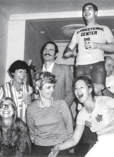 Иллюстрация к книге — Вдова-шпионка. Как работа в ЦРУ привела меня из джунглей Лаоса в московскую тюрьму [i_017.jpg]